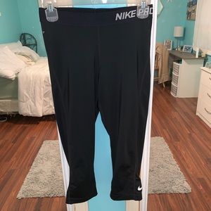 NIKE PRO CROPPED LEGGINGS